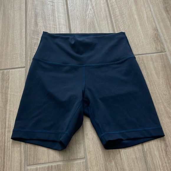 Lululemon Wunder train High Rise Shorts 6” True Navy Sz 6